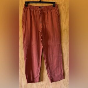 Banana Republic pants with elastic waist and tie. Size M.